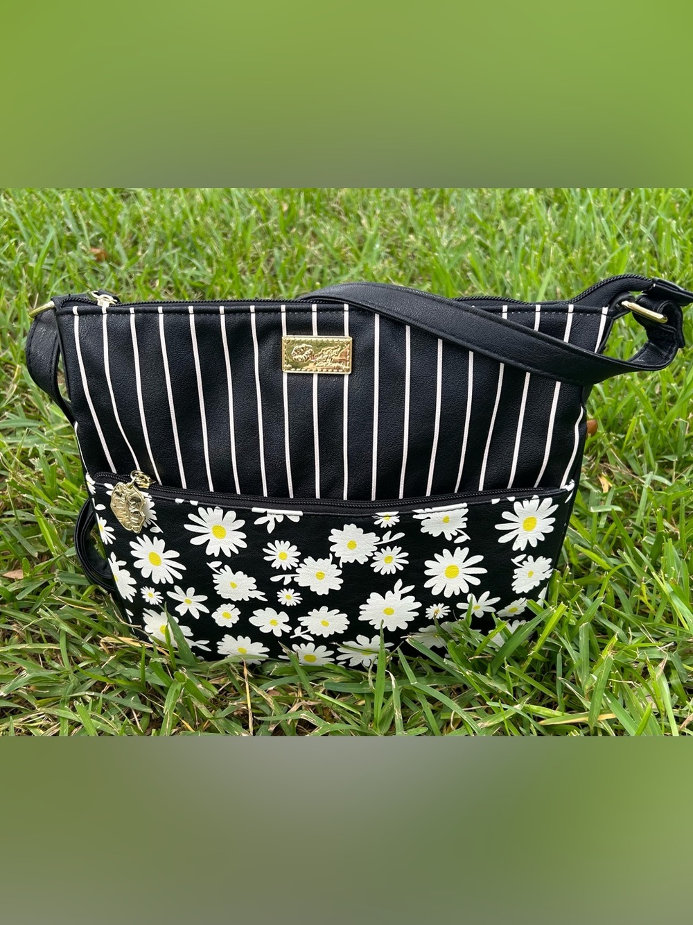 Betsey Johnson Black Floral Daisy Shoulder Bag with Yellow Centers - Picture 2 of 9